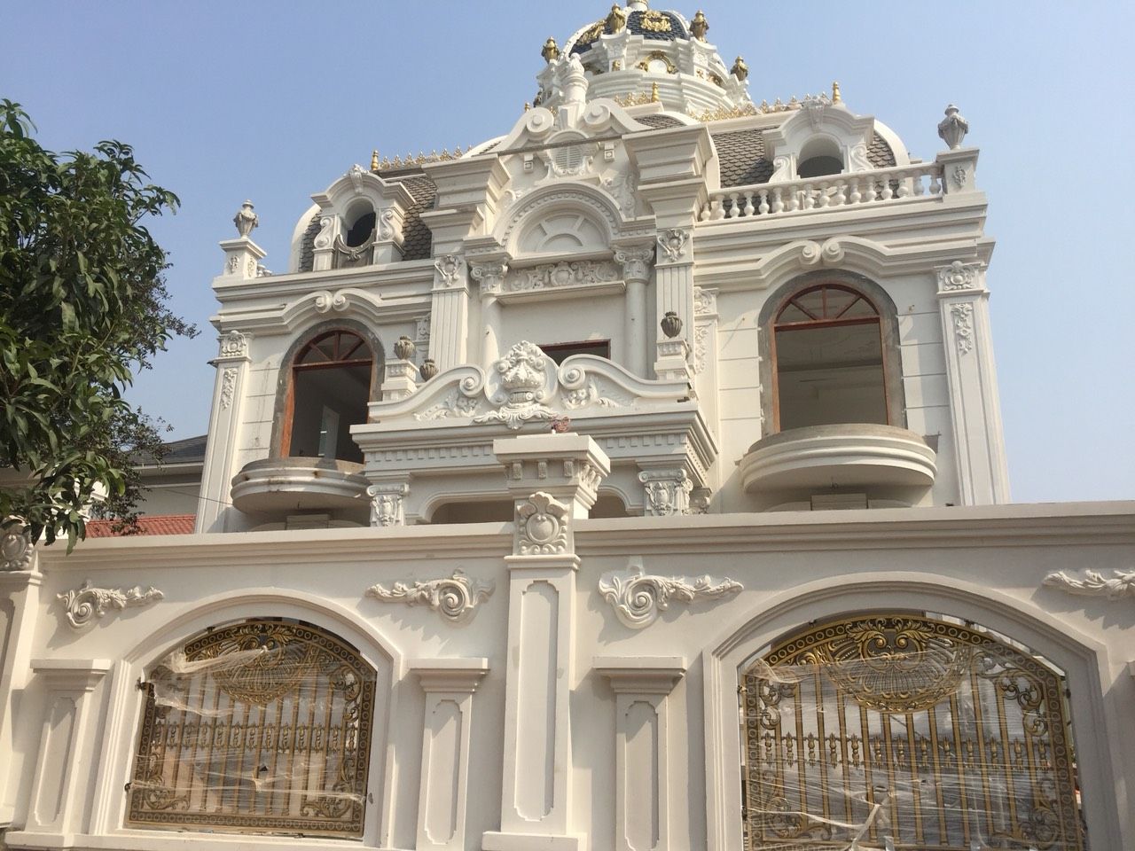 Thi công hoa văn phù điêu biệt thự